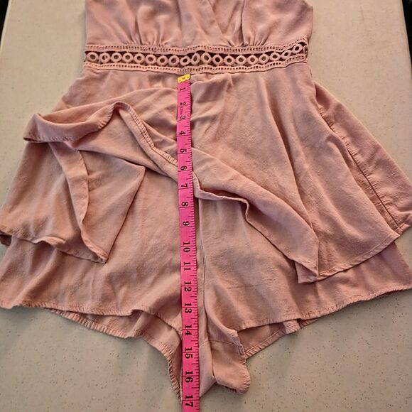 Love Tree Blush Pink Flowy Romper – Junior’s Size Small - Picture 3 of 8
